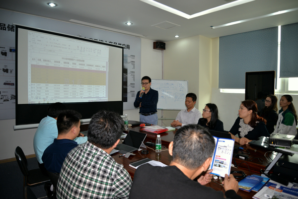 2016年度深奧圖(Autower)銷售精英頒獎現(xiàn)場 2016年度深奧圖(Autower)銷售精英頒獎現(xiàn)場