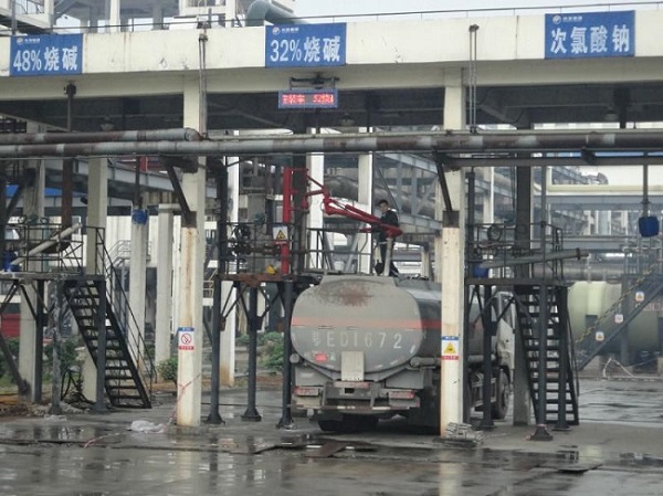 風(fēng)從虎，雨從龍，大大來(lái)了雨迎接！興發(fā)牛，大壩壯，主席來(lái)了宜昌亮！